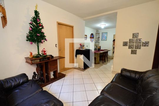Sala de casa à venda com 4 quartos, 320m² em Sagrada Família, Belo Horizonte