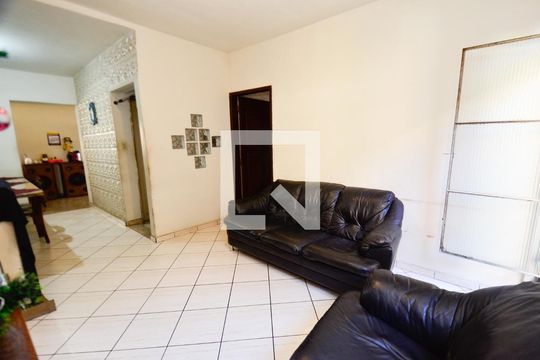 Sala de casa à venda com 4 quartos, 320m² em Sagrada Família, Belo Horizonte