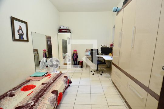 Quarto2 de casa à venda com 4 quartos, 320m² em Sagrada Família, Belo Horizonte