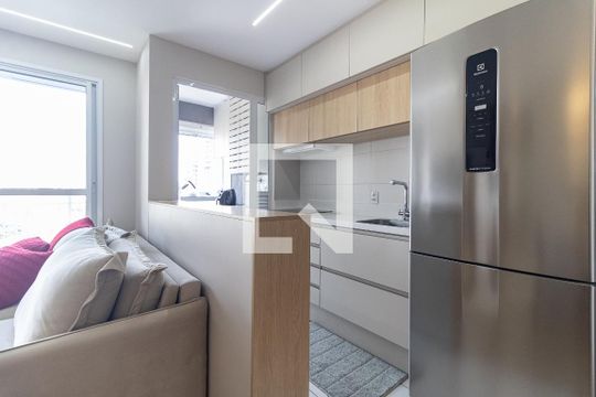 Cozinha de apartamento para alugar com 2 quartos, 55m² em Vila Dom Pedro I, São Paulo
