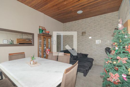 Casa à venda com 4 quartos, 180m² em Vila Jardim, Porto Alegre