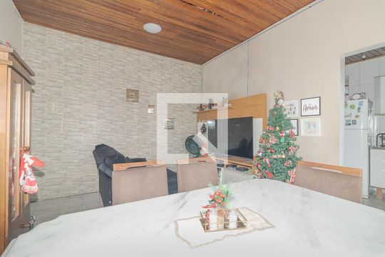 Sala de casa à venda com 4 quartos, 180m² em Vila Jardim, Porto Alegre