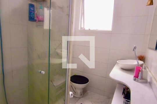 Banheiro social de apartamento à venda com 3 quartos, 75m² em Jardim Botânico, Rio de Janeiro
