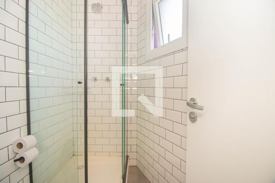 Banheiro de kitnet/studio à venda com 1 quarto, 25m² em Santa Cecília, Porto Alegre