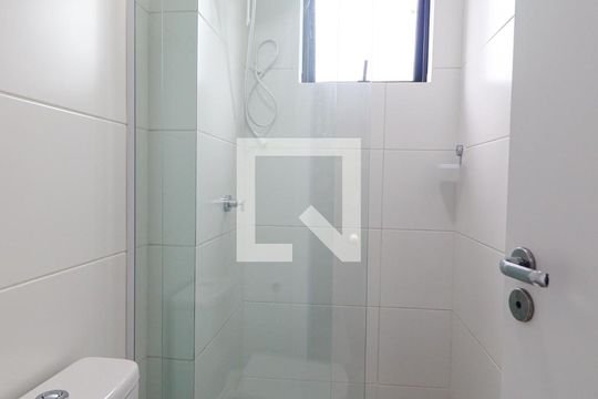 Banheiro Social de kitnet/studio para alugar com 1 quarto, 22m² em Rebouças, Curitiba
