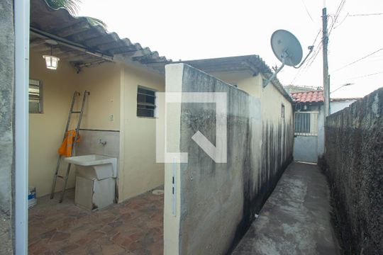 Entrada de casa para alugar com 1 quarto, 40m² em Campo Grande, Rio de Janeiro