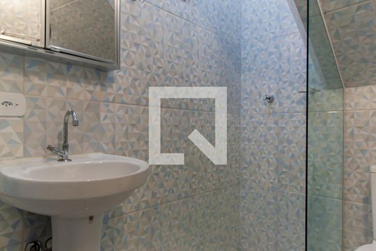 Banheiro de casa para alugar com 1 quarto, 45m² em Jardim Adutora, São Paulo