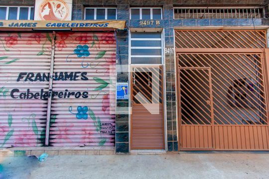 Fachada de casa para alugar com 1 quarto, 45m² em Jardim Adutora, São Paulo