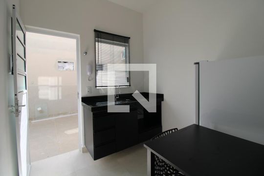 Cozinha de kitnet/studio à venda com 1 quarto, 24m² em Cidade Universitária, Campinas
