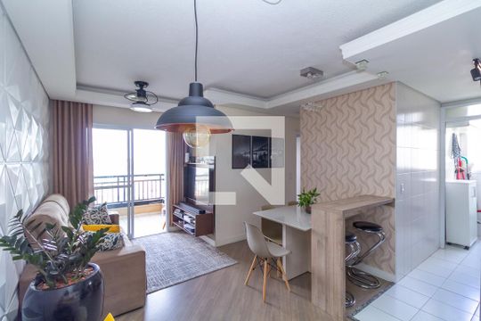 Sala de apartamento para alugar com 2 quartos, 55m² em Parque Independência, São Paulo
