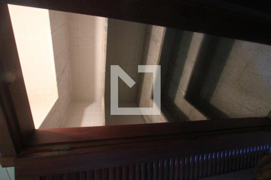 Dispensa de casa à venda com 3 quartos, 350m² em Badu, Niterói