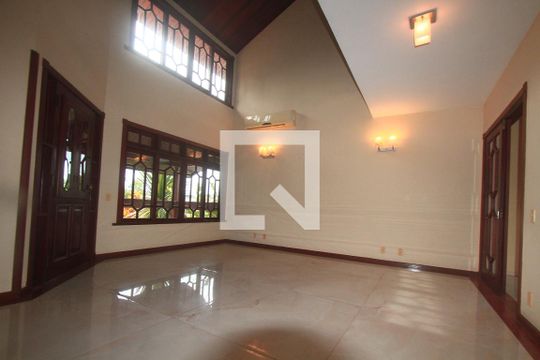 Sala de casa à venda com 3 quartos, 350m² em Badu, Niterói