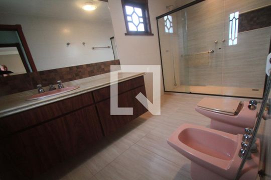 Banheiro Suite 1 de casa à venda com 3 quartos, 350m² em Badu, Niterói