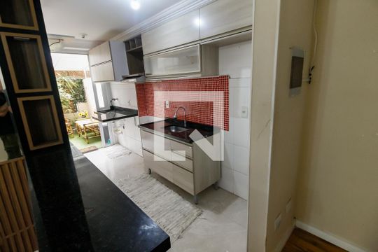 Cozinha - Armários de apartamento para alugar com 2 quartos, 48m² em Jardim Elizabete, Taboão da Serra