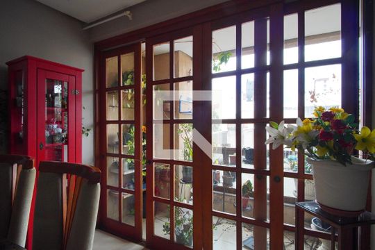 Sala - Vista de apartamento para alugar com 1 quarto, 60m² em Petrópolis, Porto Alegre