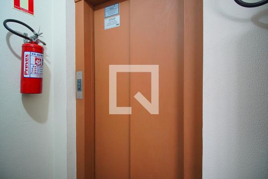 Elevador de apartamento para alugar com 1 quarto, 60m² em Petrópolis, Porto Alegre
