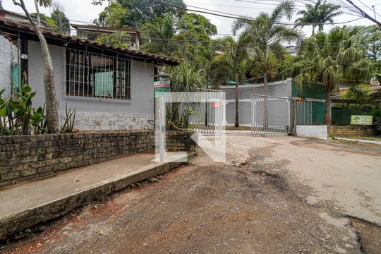 Fachada de casa de condomínio para alugar com 1 quarto, 52m² em Itaipu, Niterói