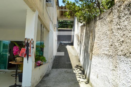 Garagem de casa à venda com 5 quartos, 500m² em Taquara, Rio de Janeiro