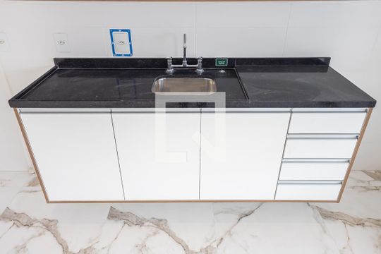 Cozinha de apartamento para alugar com 1 quarto, 50m² em Jardim Vera Cruz, São Paulo