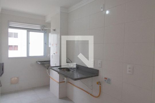 Cozinha de apartamento para alugar com 2 quartos, 43m² em Cidade São Mateus, São Paulo