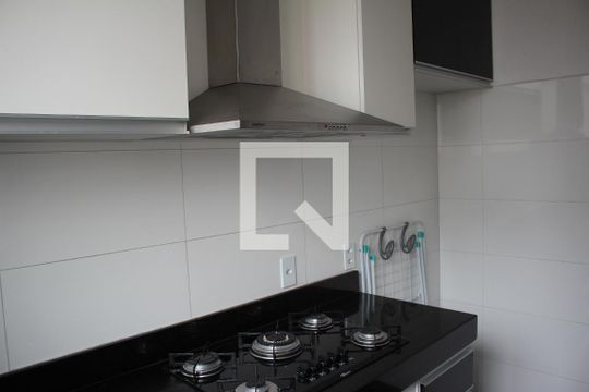 Cozinha de apartamento para alugar com 2 quartos, 45m² em Amazonas, Contagem