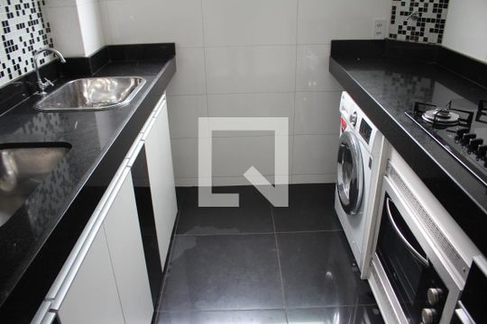 Cozinha de apartamento para alugar com 2 quartos, 45m² em Amazonas, Contagem