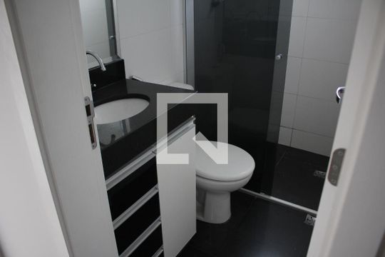 Banheiro de apartamento para alugar com 2 quartos, 45m² em Amazonas, Contagem