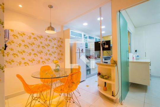 Cozinha de casa à venda com 2 quartos, 205m² em Parque São Vicente, Santo André