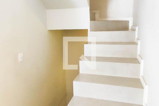 Acesso aos Quartos de casa de condomínio à venda com 3 quartos, 122m² em Vila Curuçá, Santo André