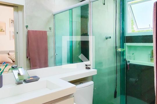 Banheiro da Suite de casa de condomínio à venda com 3 quartos, 122m² em Vila Curuçá, Santo André
