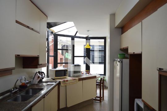 Cozinha de casa à venda com 4 quartos, 450m² em Vila Monumento, São Paulo