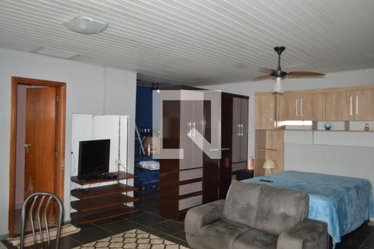 Suite de casa à venda com 4 quartos, 450m² em Vila Monumento, São Paulo