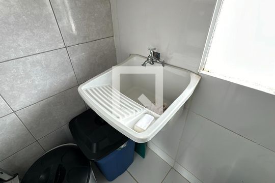 Área de Serviço de apartamento para alugar com 2 quartos, 46m² em Capão da Imbuia, Pinhais