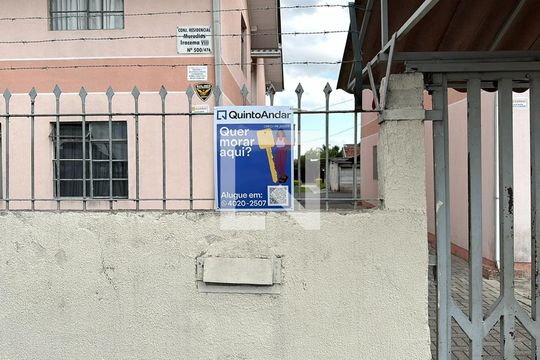 Fachada de apartamento para alugar com 2 quartos, 46m² em Capão da Imbuia, Pinhais