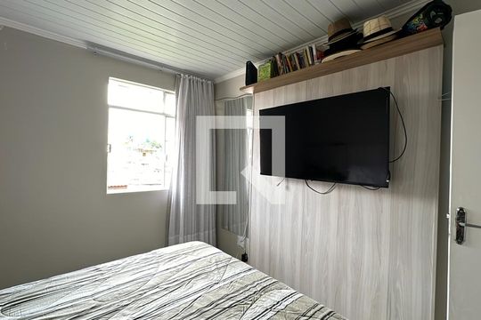 Quarto 2 de apartamento para alugar com 2 quartos, 46m² em Capão da Imbuia, Pinhais