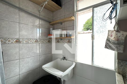 Área de Serviço de apartamento para alugar com 2 quartos, 46m² em Capão da Imbuia, Pinhais