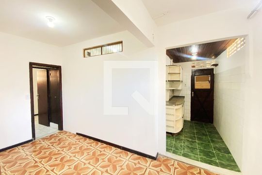 Sala de casa para alugar com 2 quartos, 40m² em Imbuí, Salvador