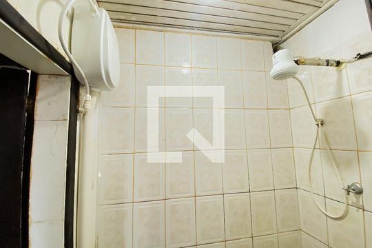 Banheiro de casa para alugar com 2 quartos, 40m² em Imbuí, Salvador