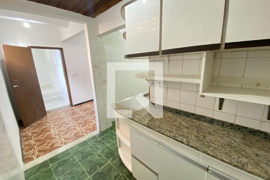 Cozinha de casa para alugar com 2 quartos, 40m² em Imbuí, Salvador