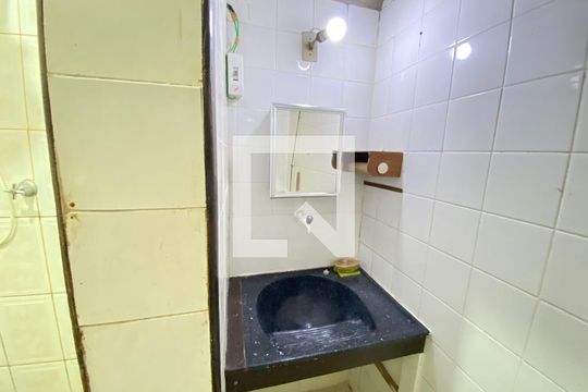 Banheiro de casa para alugar com 2 quartos, 40m² em Imbuí, Salvador
