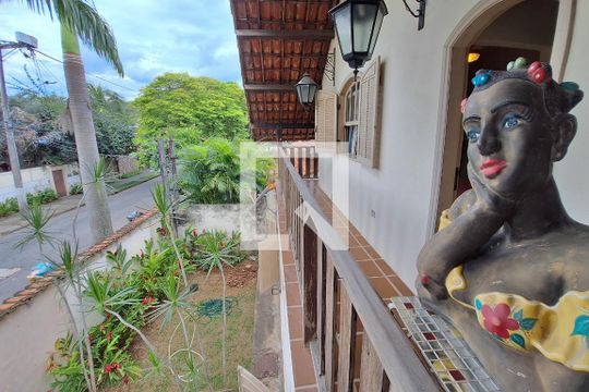 varanda da Suíte 3 de casa à venda com 5 quartos, 220m² em Piratininga, Niterói
