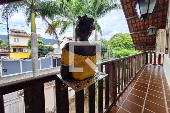 varanda da Suíte 3 de casa à venda com 5 quartos, 220m² em Piratininga, Niterói