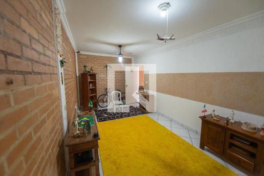 Quarto da Edícula de casa para alugar com 6 quartos, 400m² em Centro, Taubaté