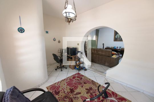 Antessala de casa para alugar com 6 quartos, 400m² em Centro, Taubaté