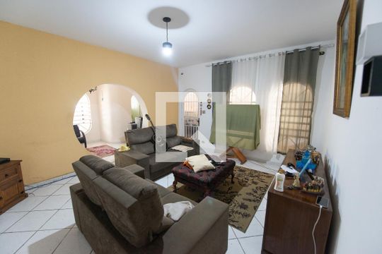 Sala de casa para alugar com 6 quartos, 400m² em Centro, Taubaté