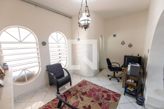 Antessala de casa para alugar com 6 quartos, 400m² em Centro, Taubaté