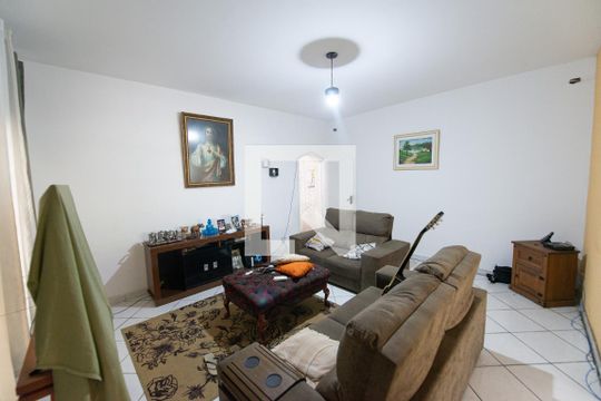 Sala de casa para alugar com 6 quartos, 400m² em Centro, Taubaté