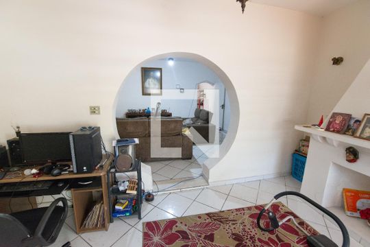 Antessala de casa para alugar com 6 quartos, 400m² em Centro, Taubaté