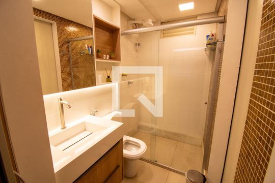 Banheiro de apartamento à venda com 1 quarto, 55m² em Guará Ii, Brasília