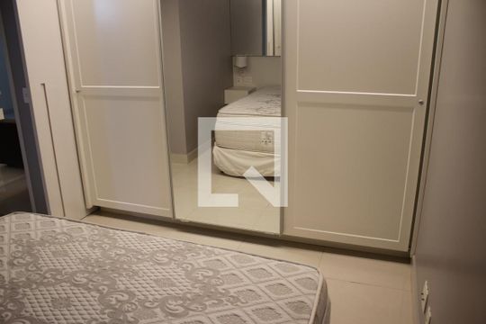 quarto 1 de apartamento para alugar com 2 quartos, 52m² em Jardim Goiás, Goiânia